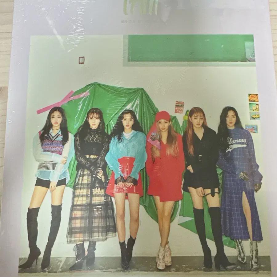 

Дебютный альбом для девочек Ratata Mini Vol. 1 Запечатанный