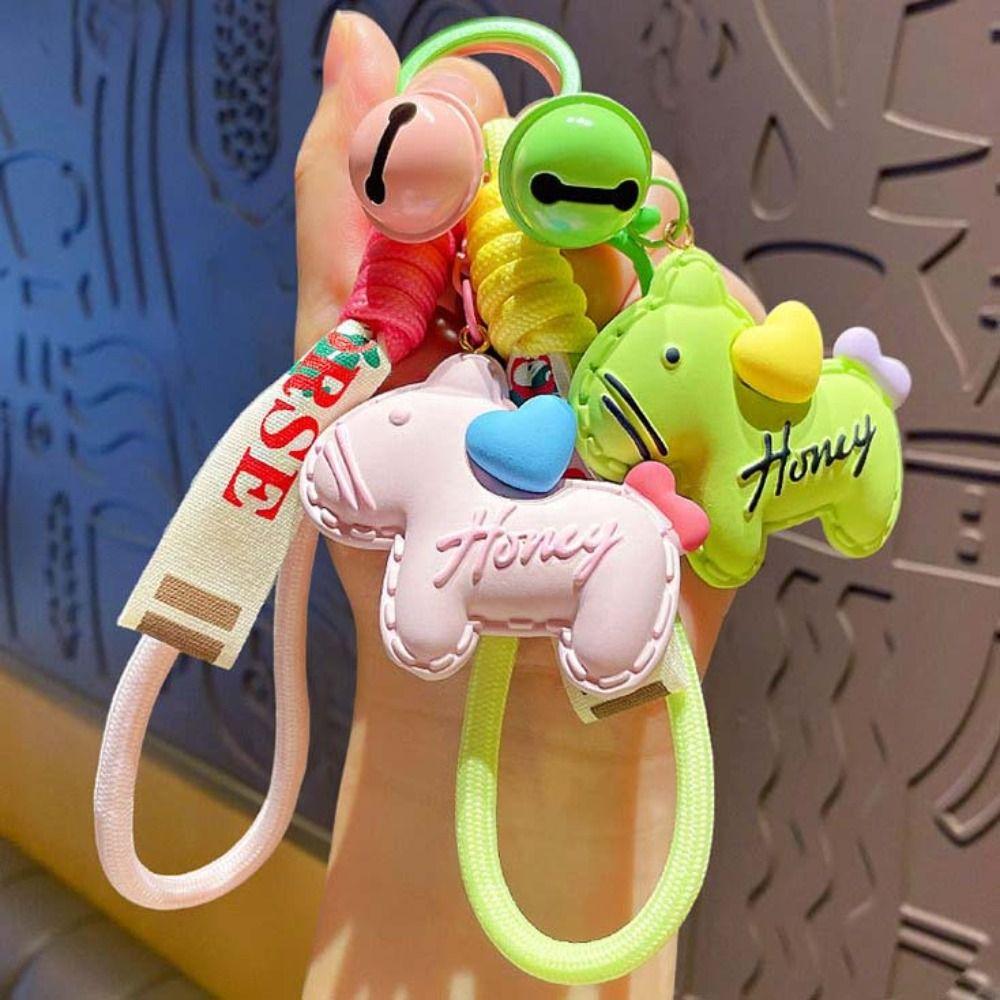 Pony Schlüsselanhänger aus Harz im Cartoon-Stil Realistische Pferdeanhänger aus Harz Heim-Büro-Dekor