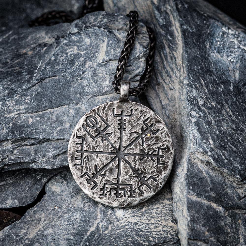 Wisiorek Naszyjnik Kompas Vegvisir Wikingowski Stal Nierdzewna Nordycki Amulet z Runą Odyna Biżuteria Dla Mężczyzn Retro