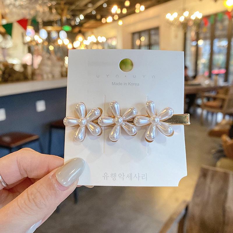 

Корейская шпилька для волос со стразами и жемчугом для женщин: Элегантная боковая заколка для челки 3#Three Flowers