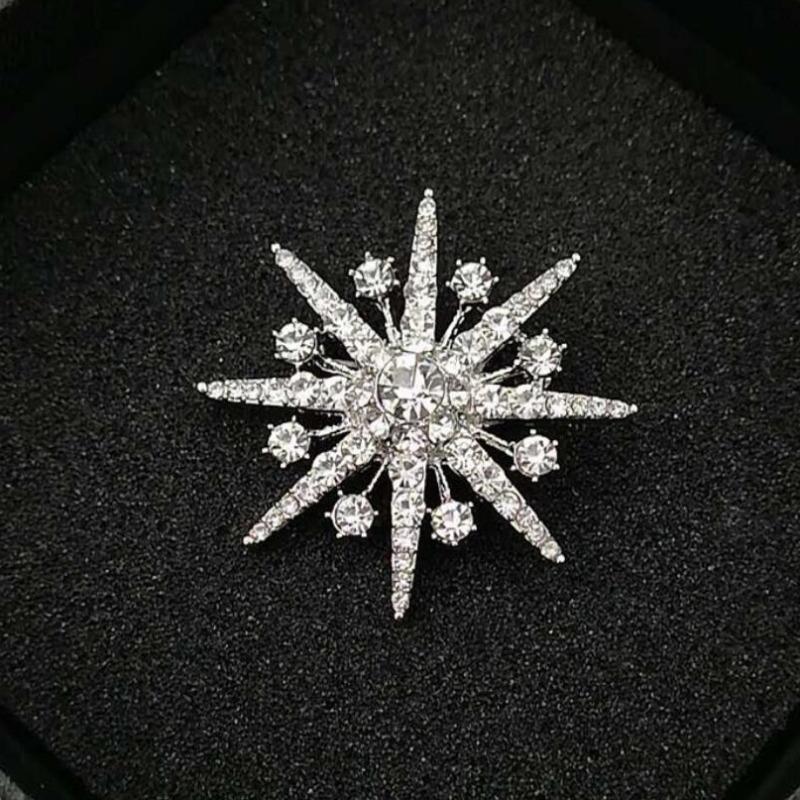 Fashionable North Star Snowflake Zircon Brooch, Women's Anti-Exposed Pin, Fixed Clothes Metal Buttons, Wedding Party Gifts