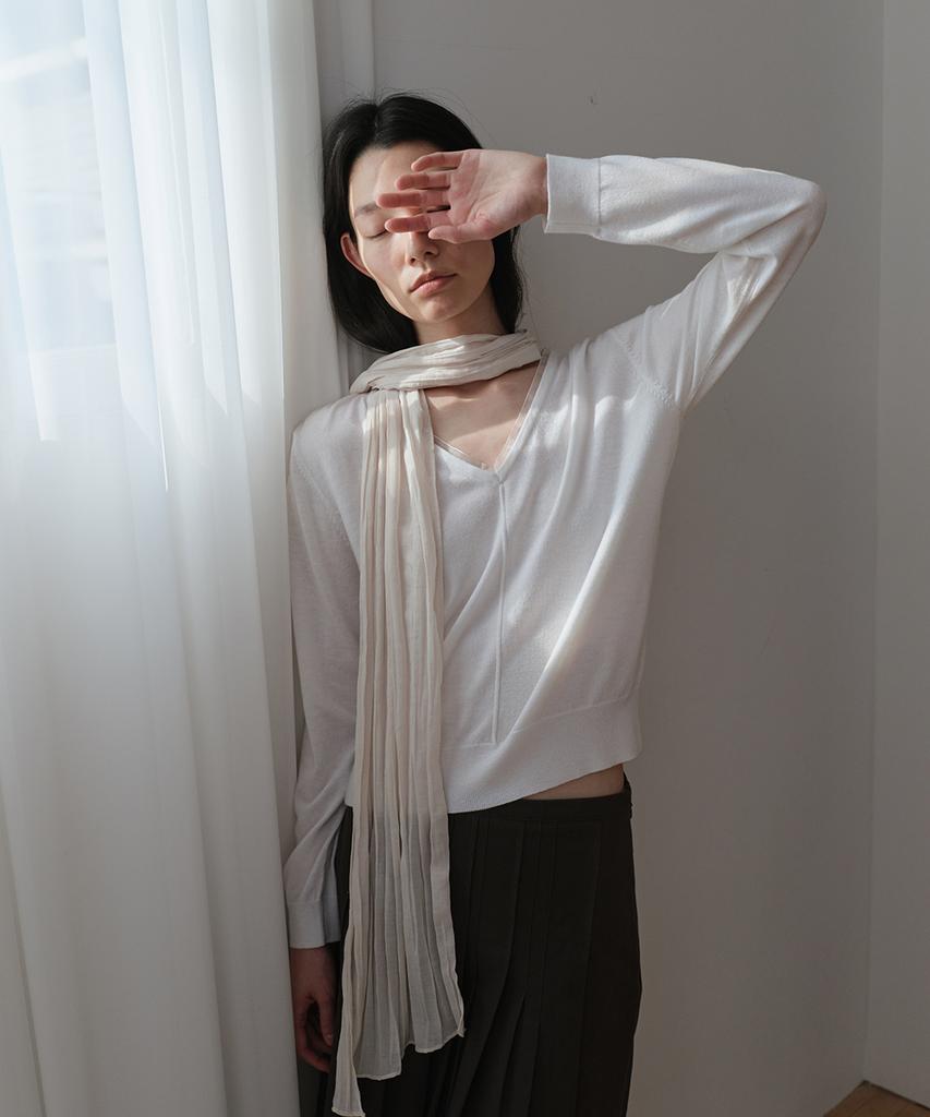 Loutaideu Sheer Neck Line Knit [Ivory]