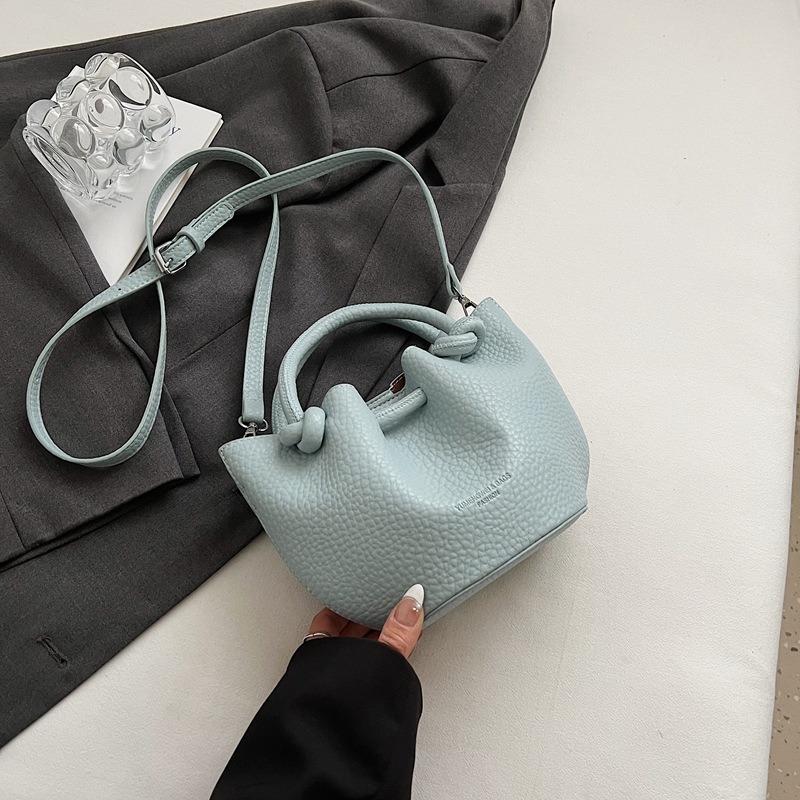 Spring and summer retro high-end bag women's new fashion versatile messenger bag portable bucket bag