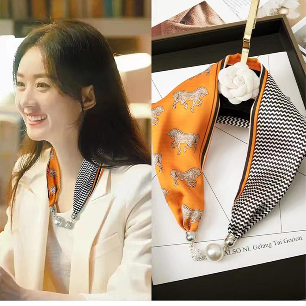 Różowy Szal Jedwabny Imitacja Jedwabiu, Naszyjnik z Magnetyczną Klamrą, Wisiorek, Dopaminowy Strój, Ochrona Kręgosłupa Szyjnego, Damski Mały Szal i Koszula.