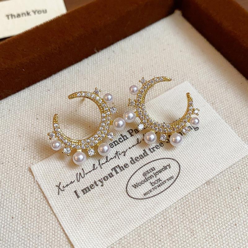 Elegant Gold-Plated Geometric Pearl Stud Earrings - Zircon Silver, Luxurious & Versatile Ear Jewelry for Women