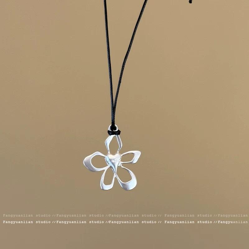 

Minimalist cold wind versatile necklace, water drop love can be pulled sweater chain design sense casual versatile high-end accessories