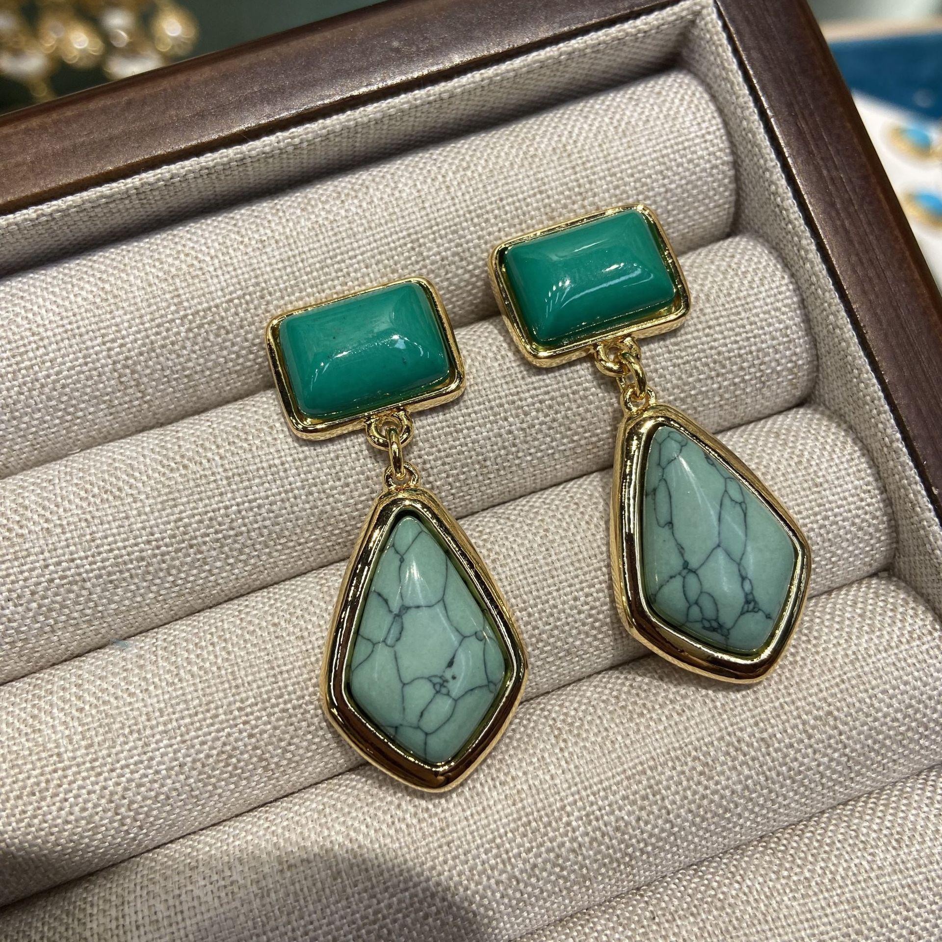 

Винтажные серьги из натурального камня с трещинами, синие бирюзовые серьги, геометрические серьги, позолоченные медью, старые универсальные серьги-гвоздики в стиле «темперамент»