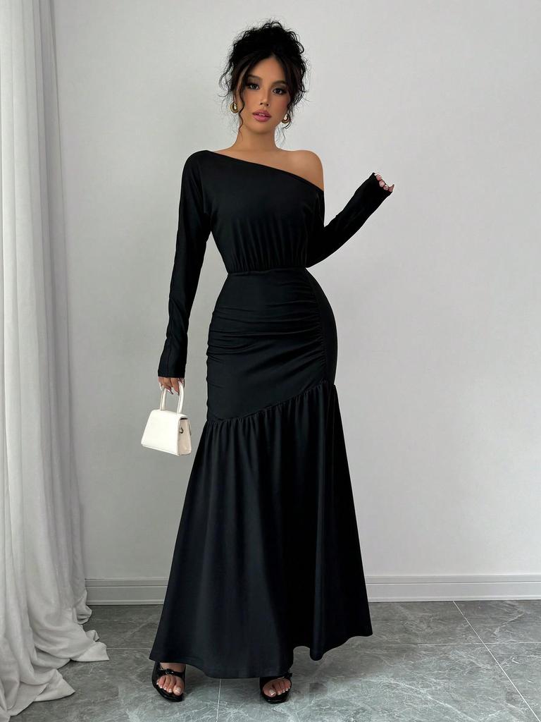 European & American Women's One-Shoulder Sexy Ruched A-Line Dress - Autumn/Winter 2024 Collection