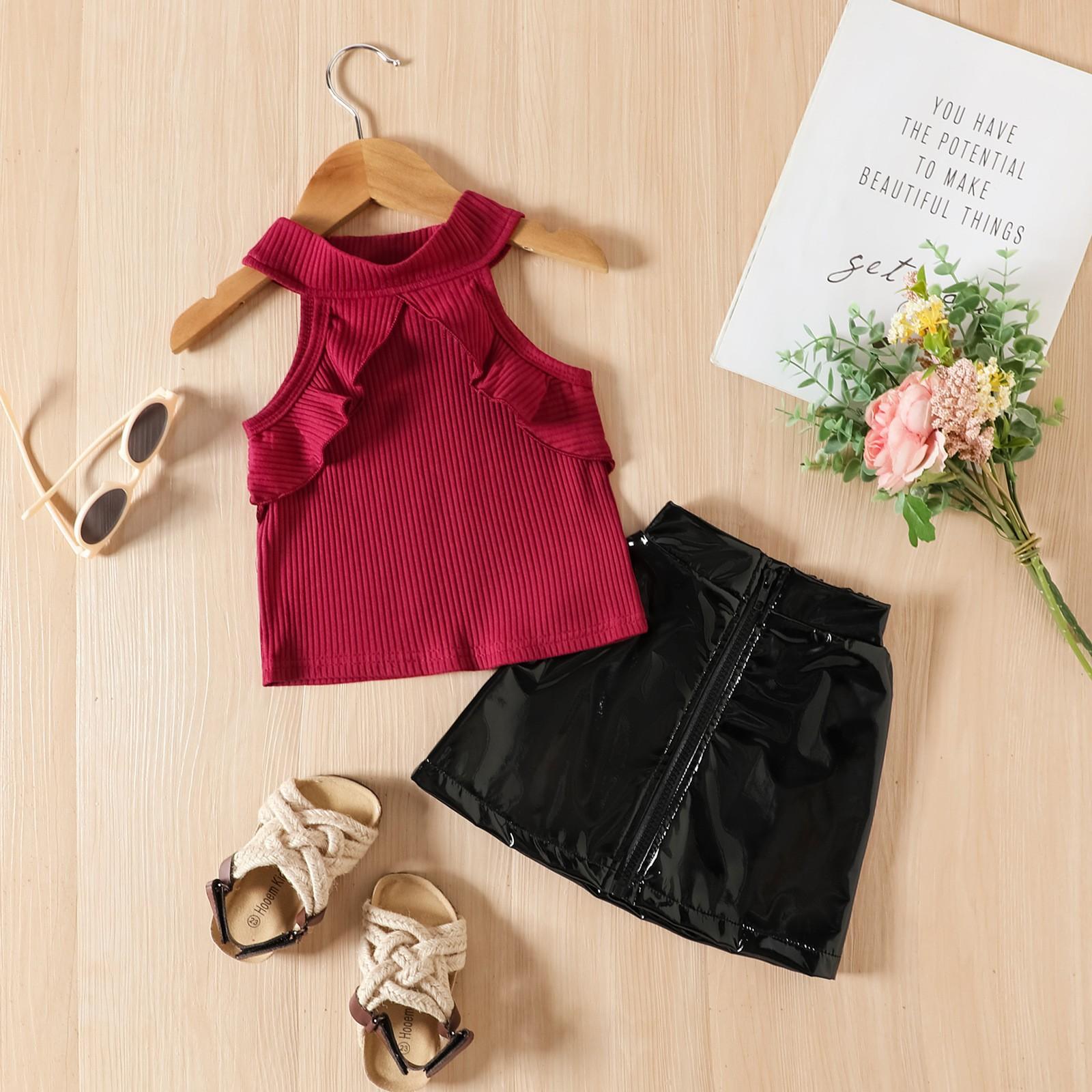 

Комплект одежды для девочек: Летний детский комплект из однотонного полосатого топа без рукавов и блестящей кожаной юбки 130cm бордовый