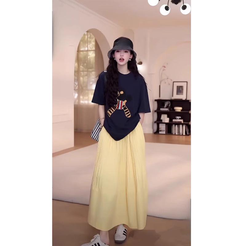 Korean Women's Summer Casual Outfit: Round Neck 3D Pony T-Shirt & High-Waisted Pleated Yellow Skirt