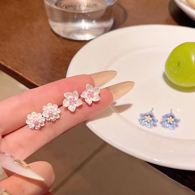 Small Fresh Resin Flower Earrings For Women Simple Stud Earrings Cute Mini Jewelry Gift
