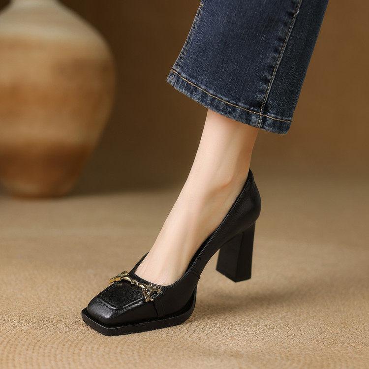 First encounter high heels 2026 spring new square head thick heel light mouth single shoes French temperament elegant commute
