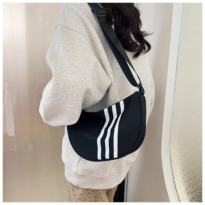 Oxford Cloth Dumpling Bag, New Crescent Moon Bag, Women's Messenger Bag, Sports and Leisure Breast Bag, Large-capacity Travel Bag.