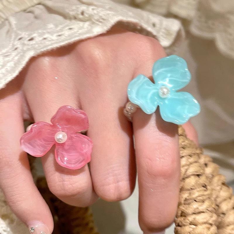 Süße Acrylharzperlen Unregelmäßige Blumenringe für Damen Elegante florale Fingerringe Party Ästhetischer Schmuck Zubehör Geschenke
