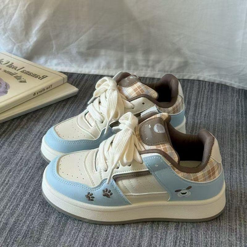 

Campus style little white shoes women s 2025 autumn new breathable board shoes ins versatile student with skirt bread shoes 40