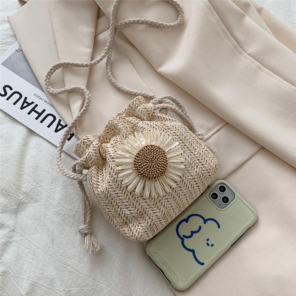 Fashion Drawstring Straw Messenger Bag Crossbody Handbag Summer Shoulder Bag Flower Straw Bucket Bag for Photo Shooting