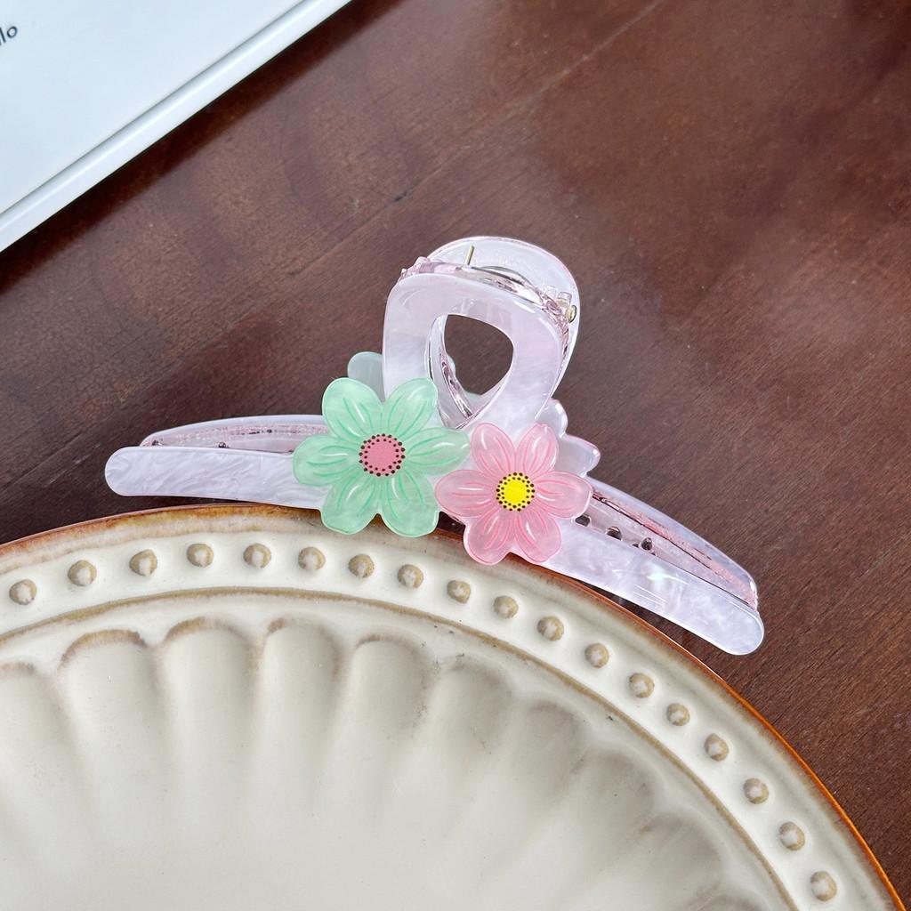 Color Charming Candy Flower Hair Clutch Clip Versatile Accessory For Use Everyday