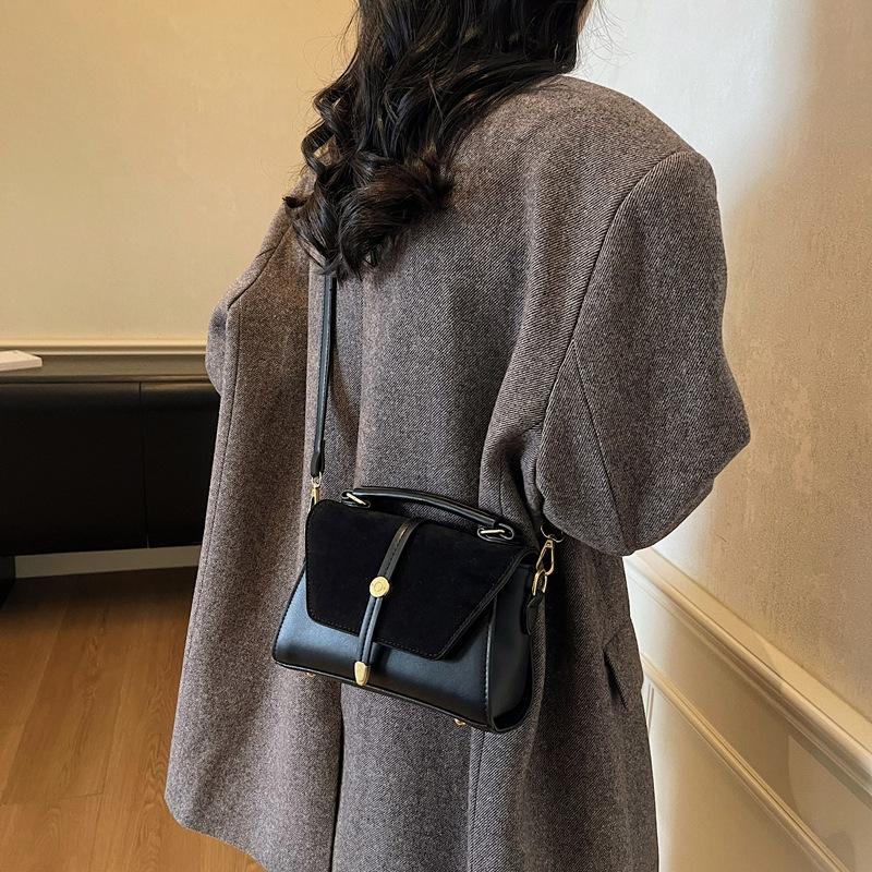 Questa Borsa a Tracolla Monospalla da Donna Presenta un Design Unico e Semplice. È una piccola borsa a mano quadrata da pendolarismo