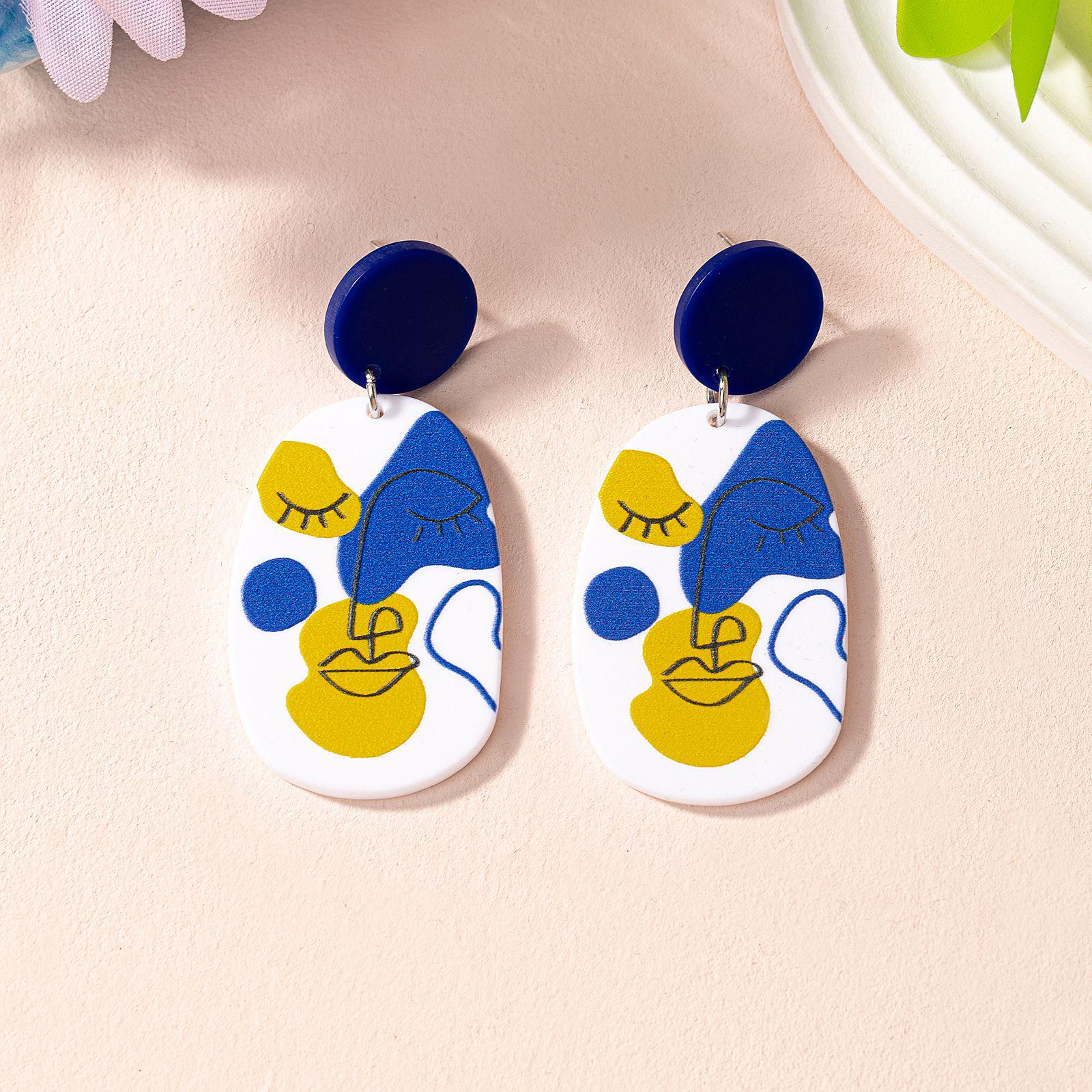 

Изысканные розовые геометрические серьги с 3D-принтом: Весенне-летний нишевый стиль