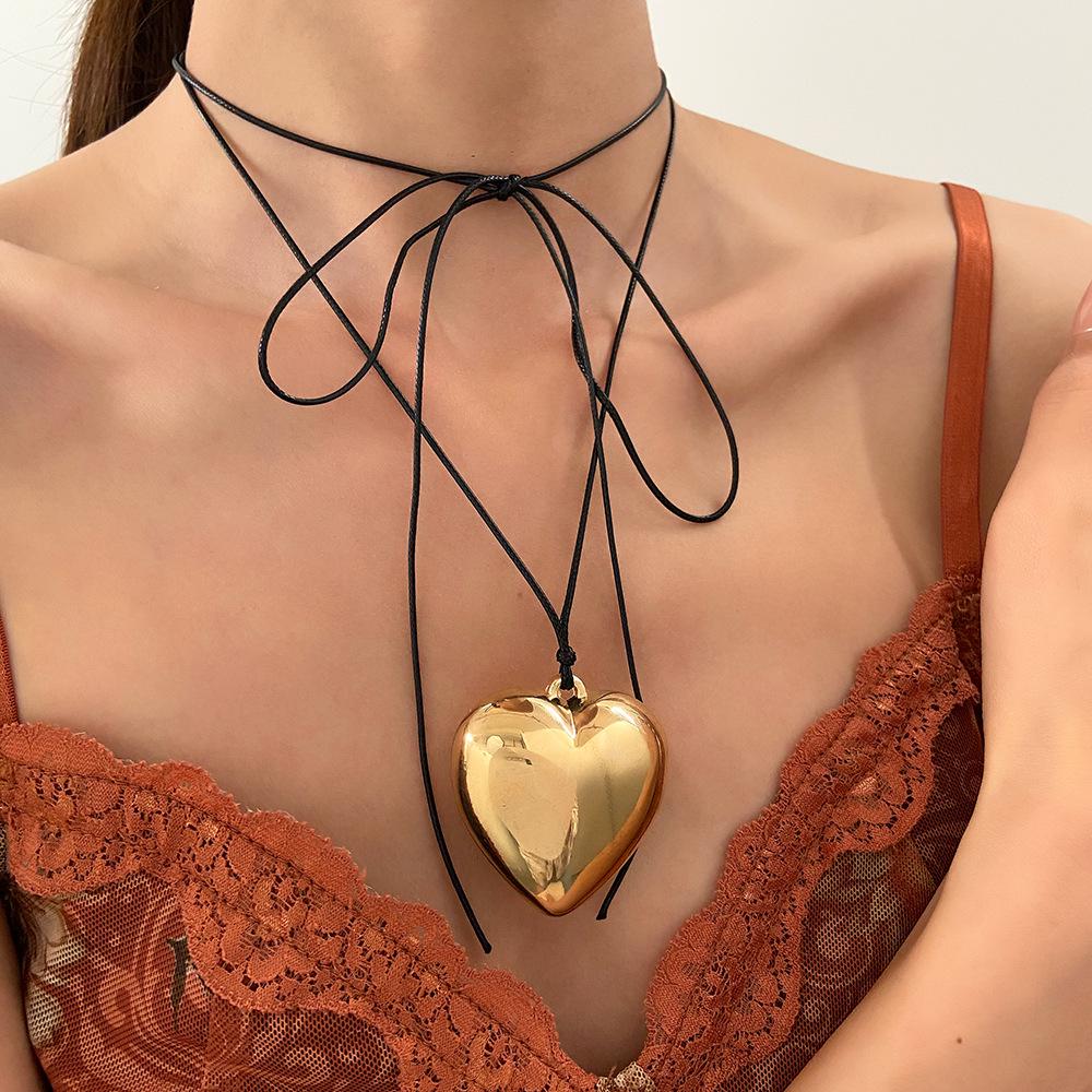 Exaggerated Heart Pearl Necklace with Irregular Hollow Design for Women