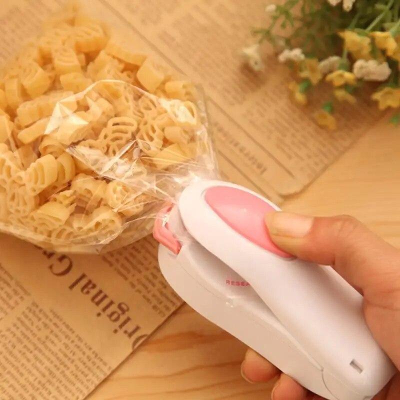 Portable Mini Handheld Electric Heat Sealer for Plastic Snack Food Bag Sealing Machine ABS Household Kitchen Sealer Packaging Tool