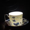 Modro-bílý kostní porcelánový pozlacený šálek na kávu a čaj s podšálkem - Retro design