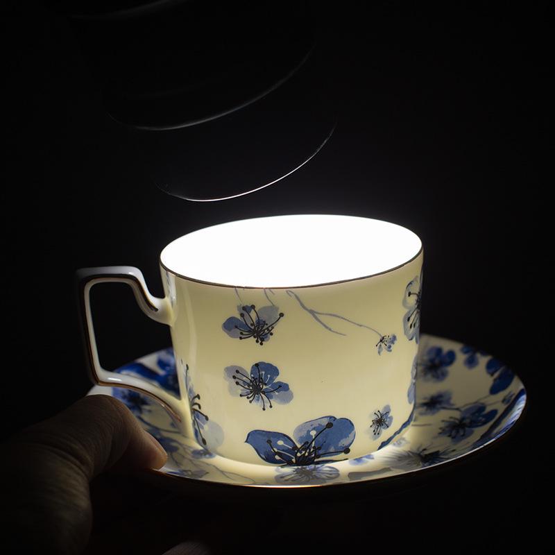 Modro-bílý kostní porcelánový pozlacený šálek na kávu a čaj s podšálkem - Retro design
