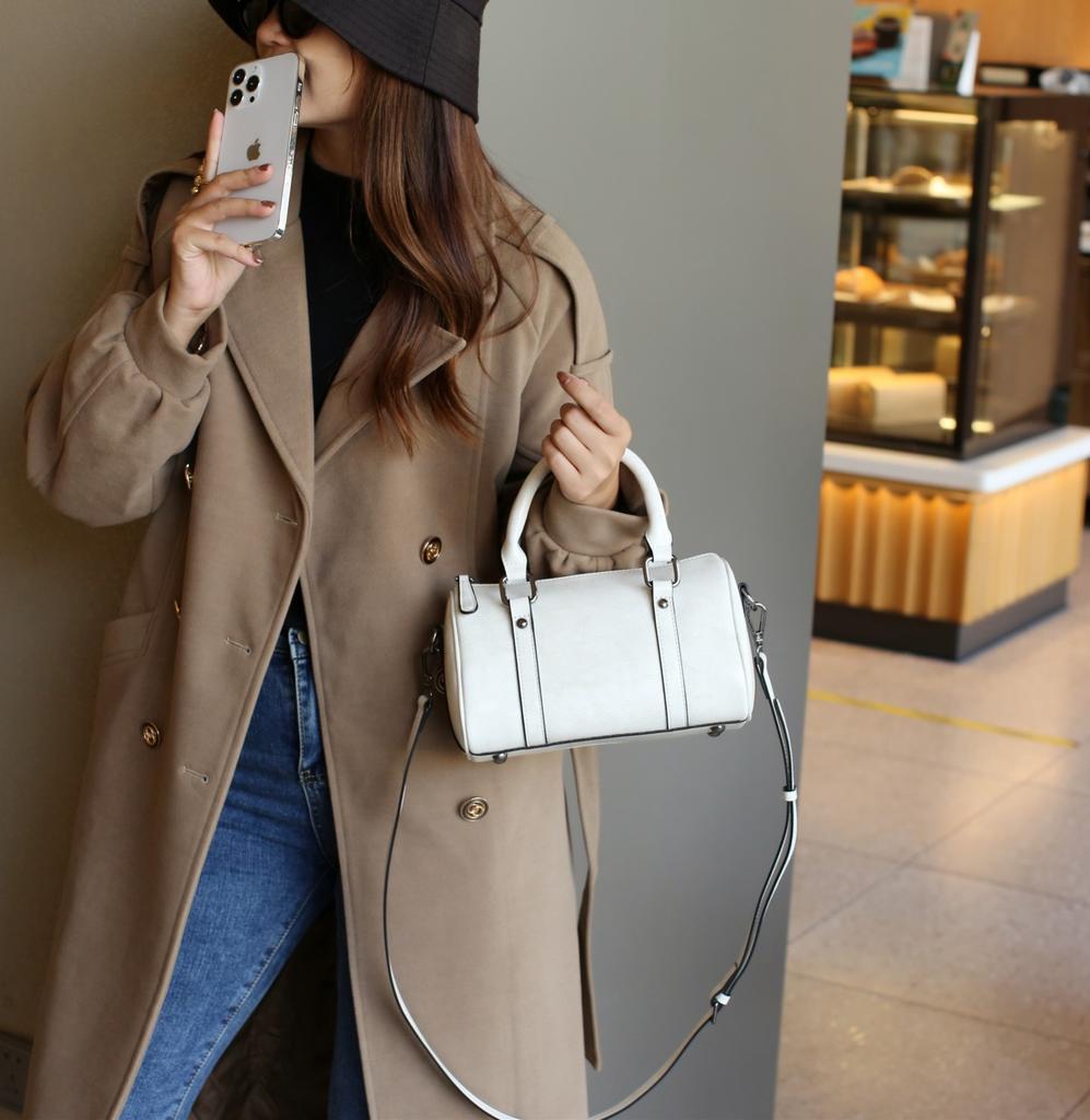 Leather Handbag Women's New Trendy Oil Wax Cowhide Messenger Bag Women's Bag Classic Texture Boston Pillow Bag