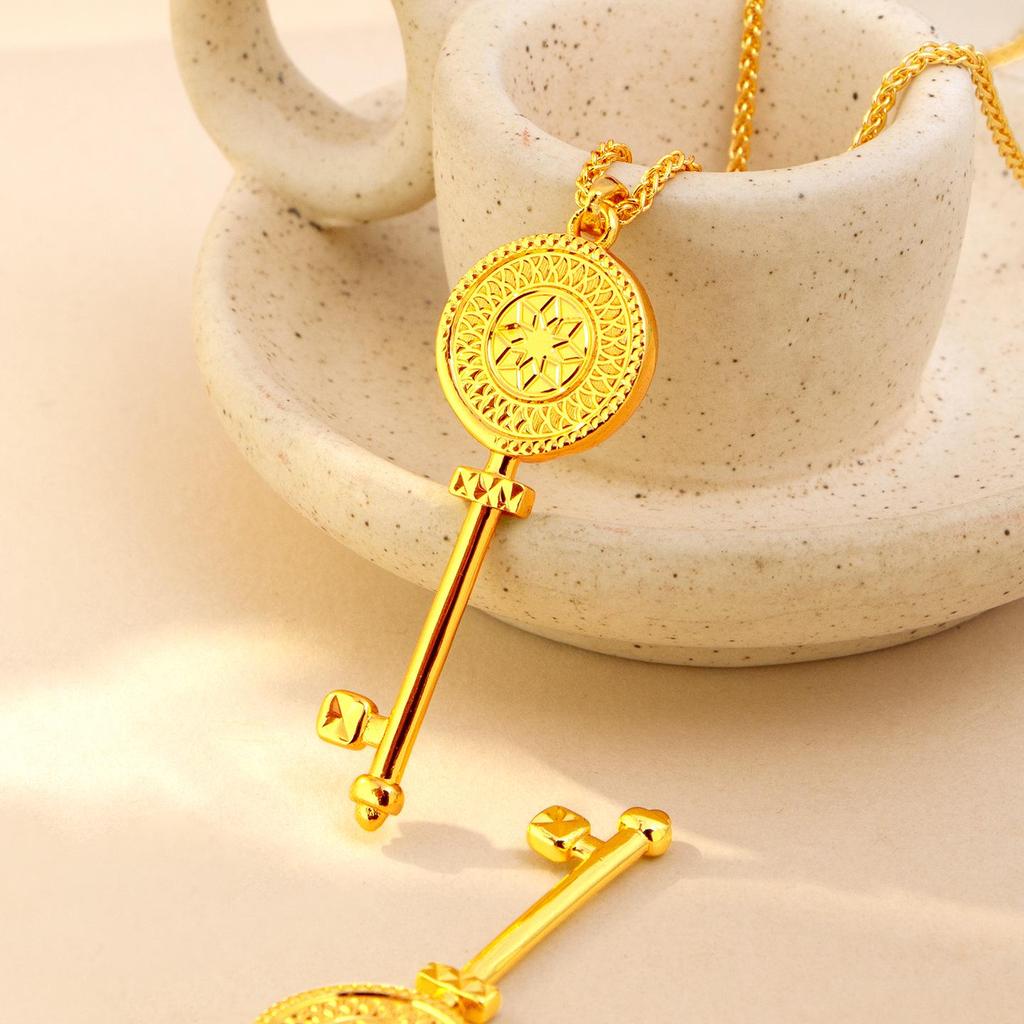Xiaohongshu Sand Gold Eight-Pointed Star Key Pendant for Women, Elegant Old Money Style Gift for Best Friend or Girlfriend.