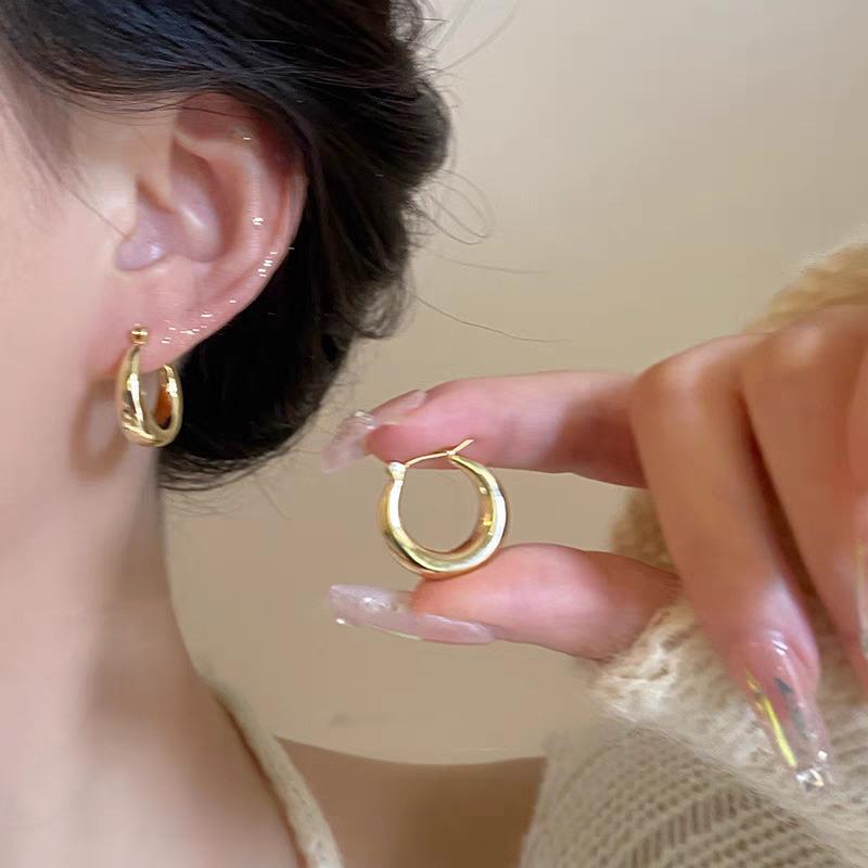 French Small Fragrant Style Pearl Stud Earrings Women's Light Luxury High-end Sense Retro Temperament Earrings Ear Jewelry