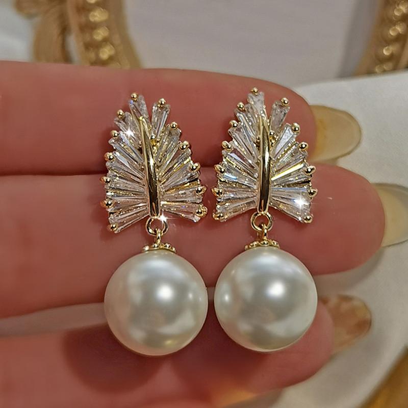 Gorgeous Flower Imitation Pearl Earrings Women Luxury Inlaid Sparkling CZ Stone Fashion Wedding Jewelry Wholesale Lots