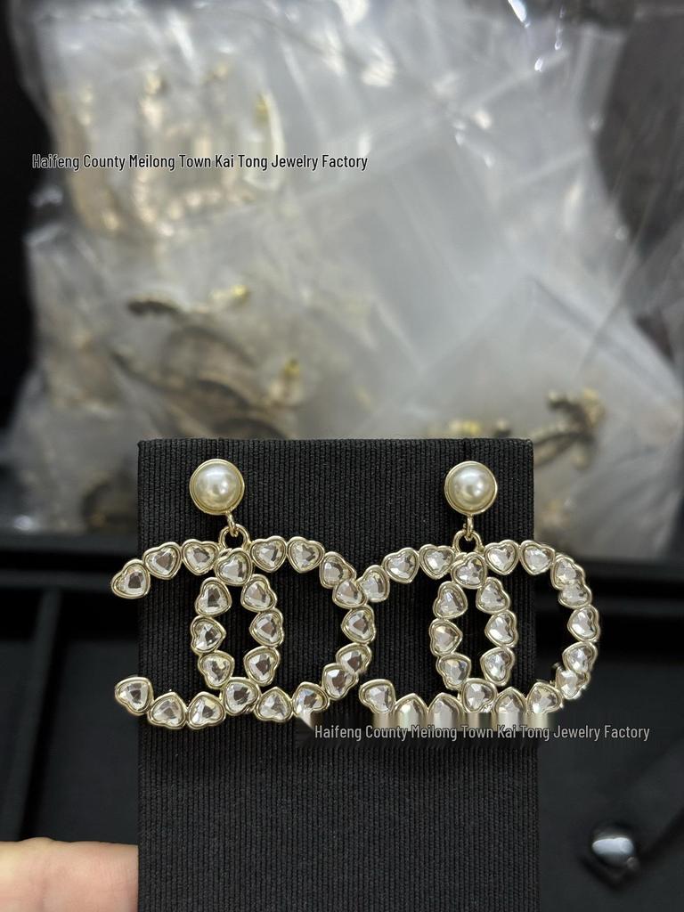 Classic Bi-Color Pearl & Black Bead Dangle Earrings: Versatile, Light Luxury Style