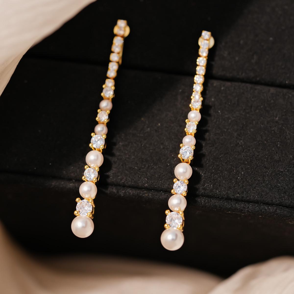 18k Gold Plated Zircon Pearl Ear Cuff: French Retro Luxury Earrings