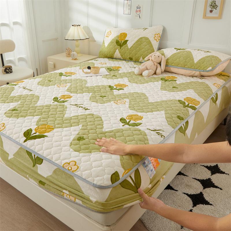 Mother-and-baby Milk Velvet Padded Bedspread with Cotton Padded Single and Double Simmons Bedspread Mattress Protective Cover