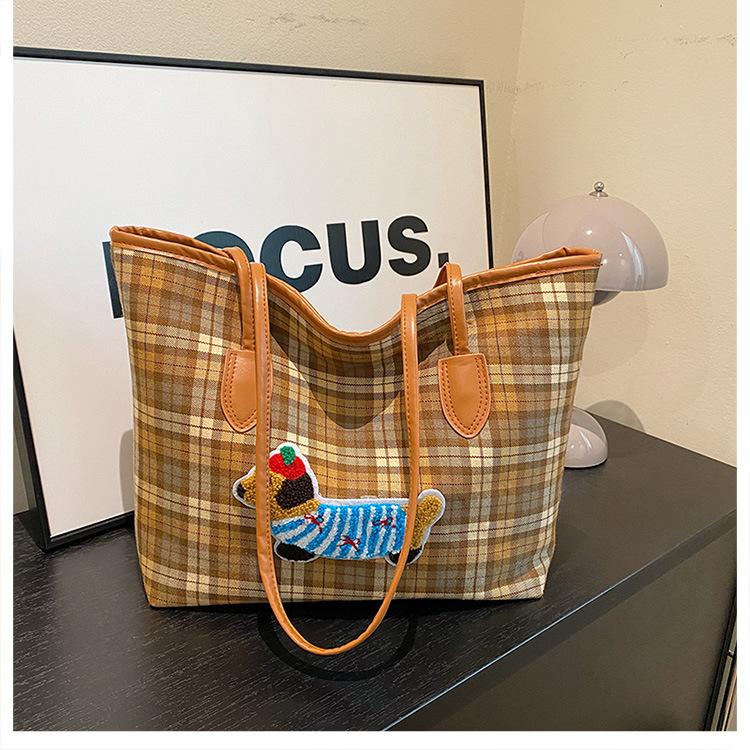 

Клетчатая холщовая сумка женская осенняя новая модная сумка-тоут универсальная сумка подмышку большой вместимости коричневый