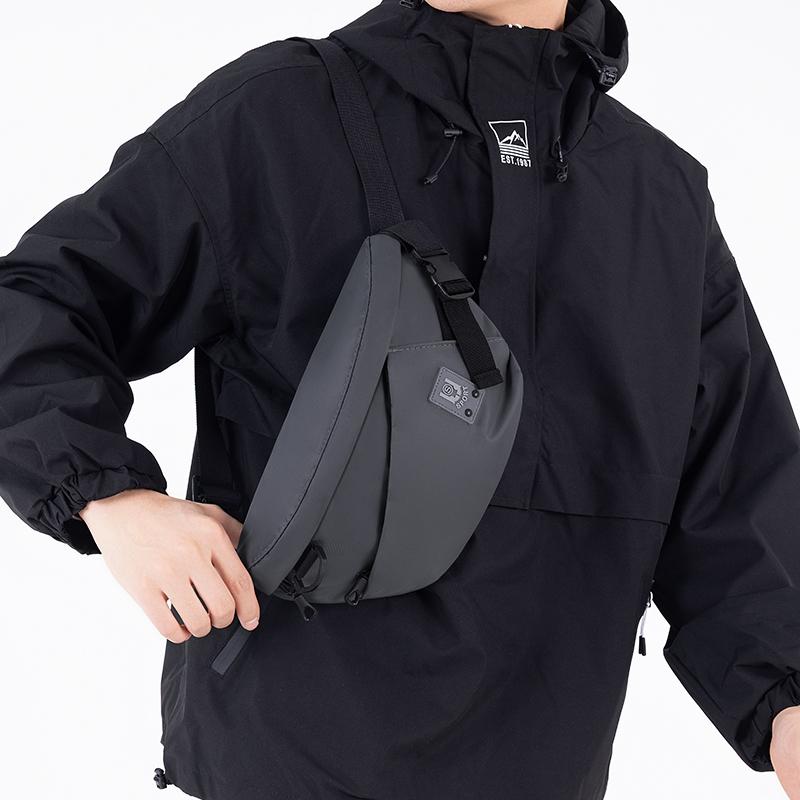 Lässige Herren Umhängetasche - Verschleißfeste Brusttasche mit verstellbarem Schultergurt