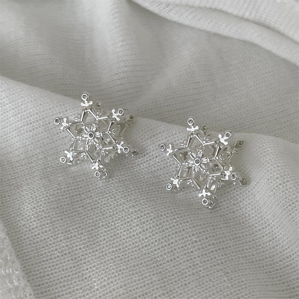 925 silver needle snowflake stud earrings for women's niche high-end sense super flash exquisite earrings, beautiful temperament new trendy earrings