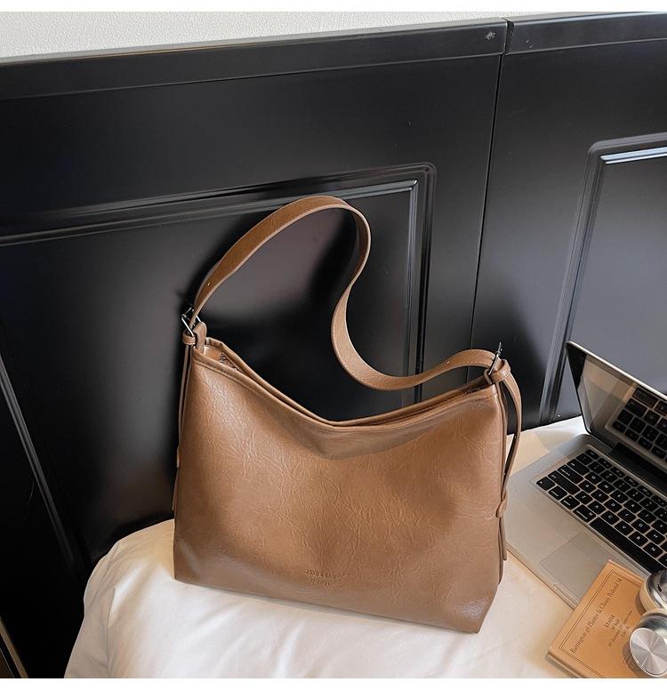 

Large capacity simple bag women s bag 2025 new high-end retro shoulder messenger bag fashionable commuter tote bag