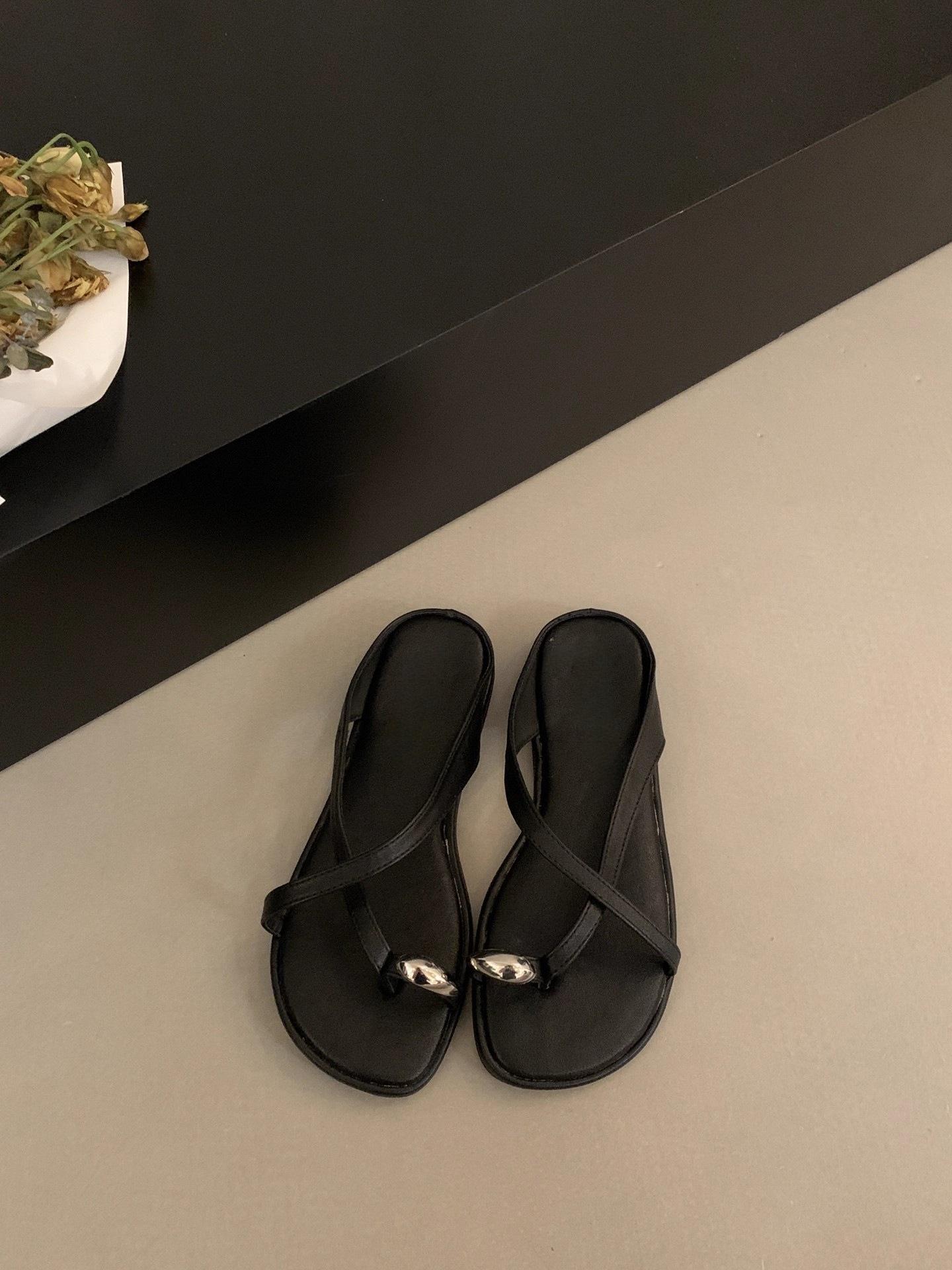 

French fairy wind cover toe slippers female outer wear summer 2025 new skirt vacation beach flat bottom beautiful sandals 40