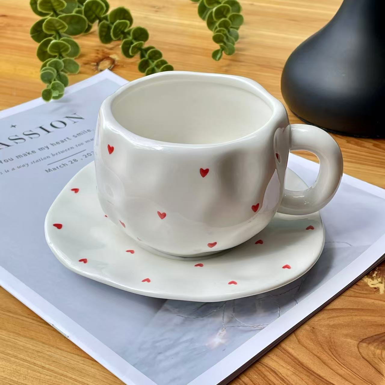 

Korean ins girl heart pinch ceramic coffee cup saucer couple love gift ceramic cup saucer coffee cup saucer