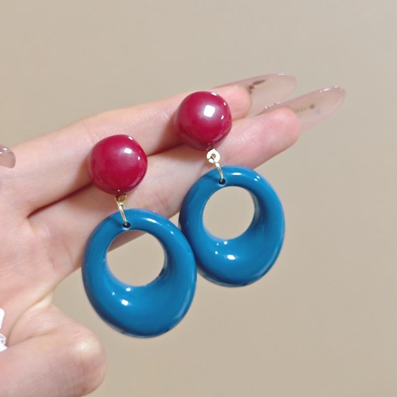 

Атмосфера в стиле ретро Гонконга, круглые серьги контрастного цвета, женский отпускной стиль, синие серьги-гвоздики, серьги с преувеличенным дизайном