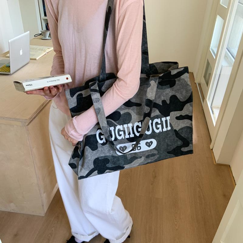 2025 new American retro tote bag street trend camouflage shoulder bag large capacity personalized commuter shopping bag