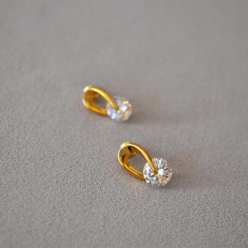 

Elegant Zircon Earrings: Japanese & Korean-Inspired, 925 Silver, Perfect for Daily Wear золотой