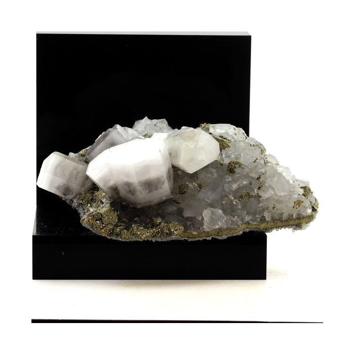 Pierres et Minéraux. Calcite, Pyrite. 3184.5 ct. El Hammam Mine, Meknès, Maroc.