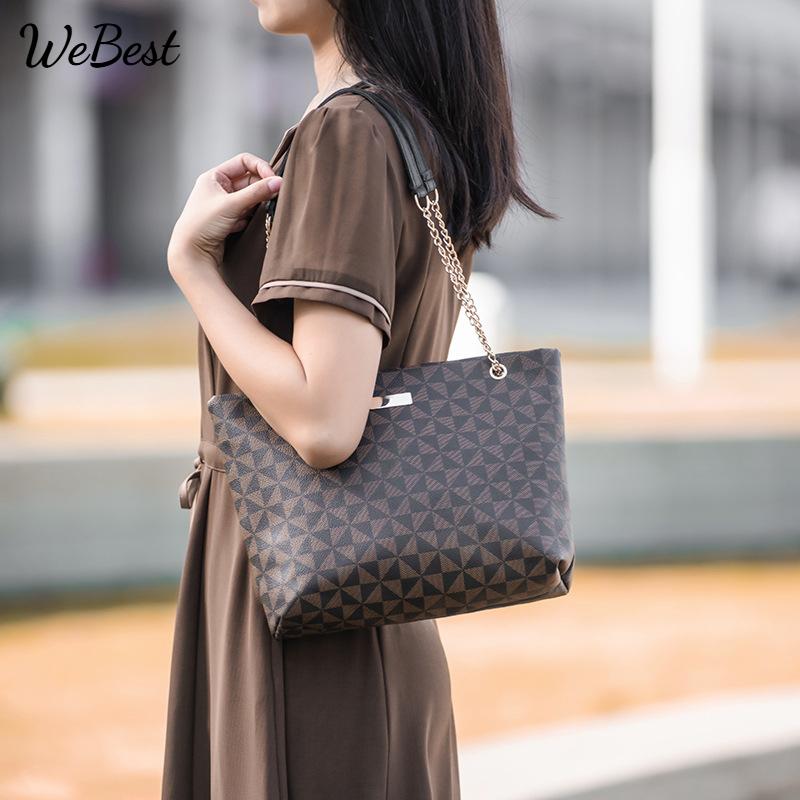 

Classic Shoulder Bag for All Occasions темно-коричневого кольору