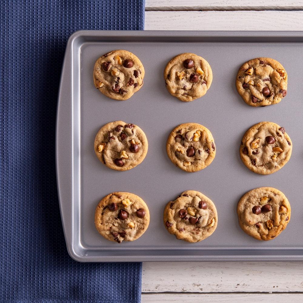 6-Piece Nonstick Bakeware Set Muffins Cakes Pizzas Cookie Loaf and Bread Pans Kitchen Essentials Durable Easy Cleanup