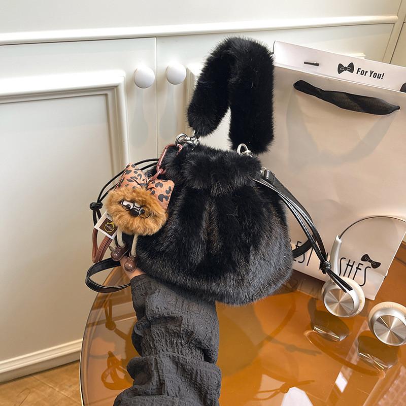 IELGY Ladies Messenger Bag Autumn Winter White Furry Bag