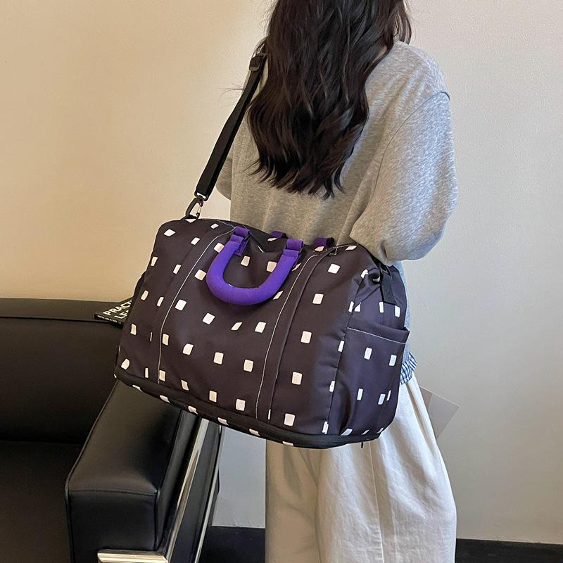 Versatile Large-Capacity Lightweight Travel Bag - Fashionable, Colorful Handbag for Sports and Casual Fitness