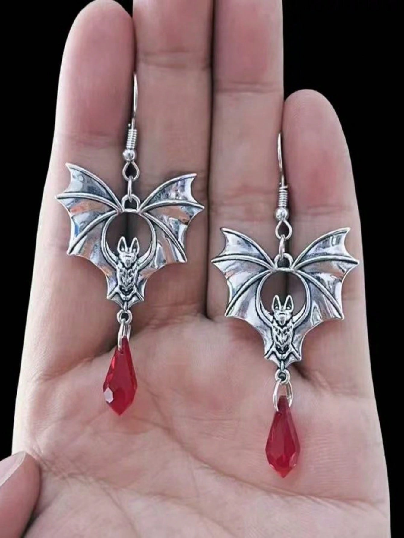 

1 Pair Dark Bat Pendant Earrings For Women, Versatile Accessory Suitable For Festivals And Holidays серебряный