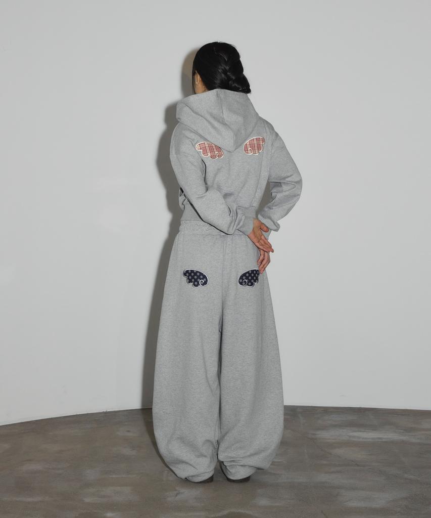 Seulliggeullou Angel Applique Curved Sweatpants [Gray]